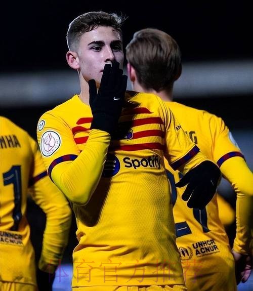 热身赛-拉菲尼亚劲爆世界波莱万首秀 巴萨1-0皇马 热身赛-拉菲尼亚劲爆世界波莱万首秀 巴萨1-0皇马